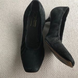 Donald J Pliner black suede kitten heels SZ 7.5